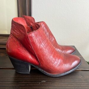 Oroscuro Italian red leather booties Size 39 or 8